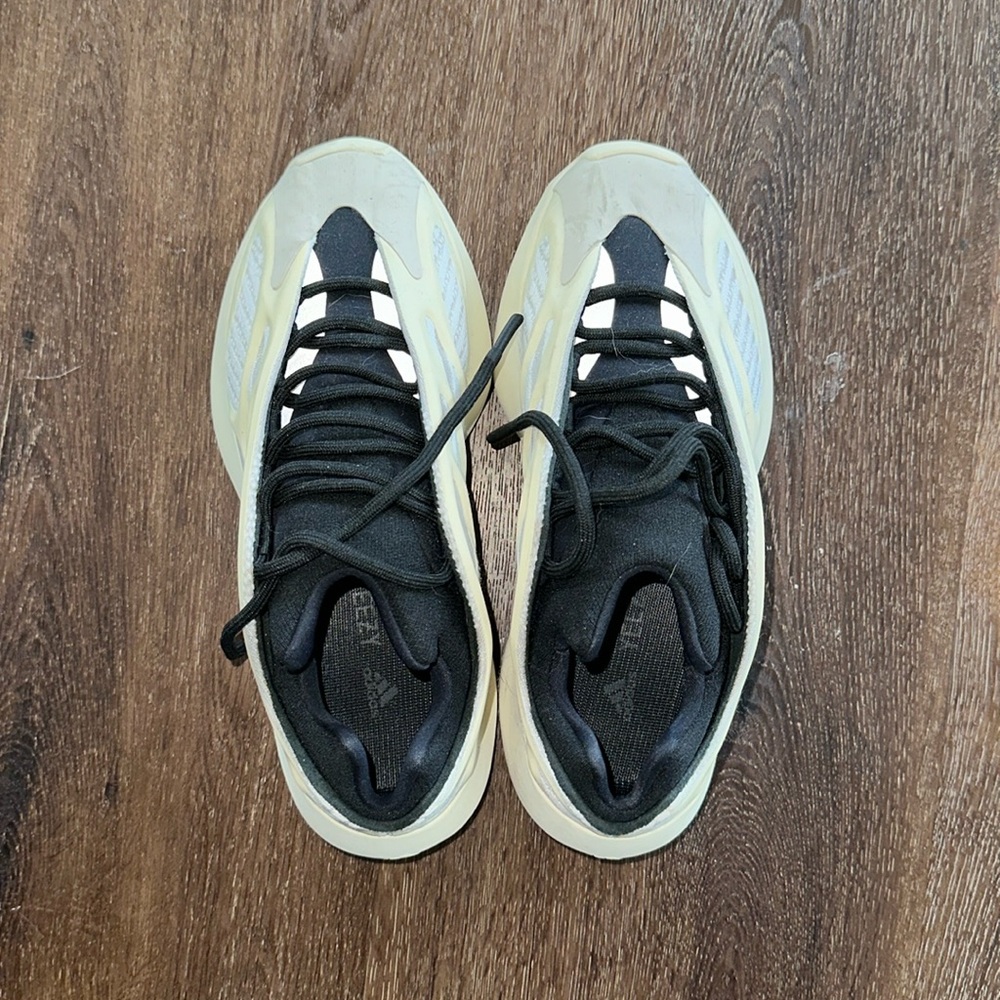 Yeezy 700 v3 Azael